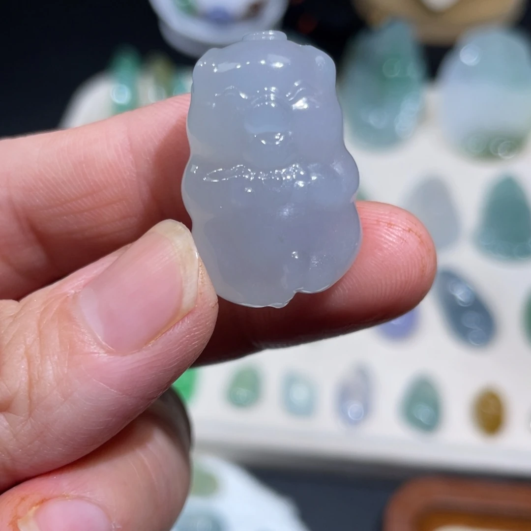 翡翠未镶嵌颈饰猪