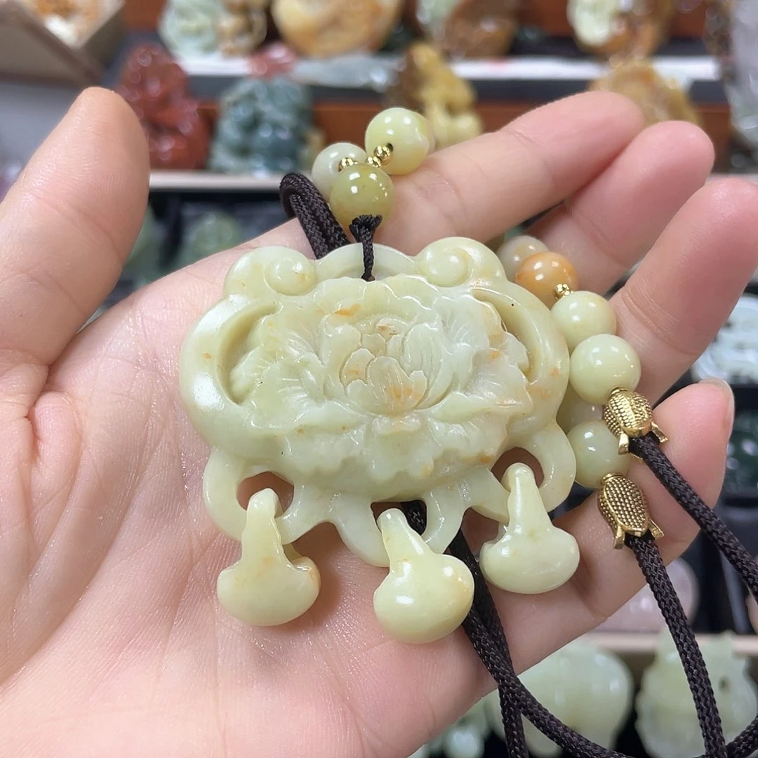 蛇纹石玉颈饰未镶嵌