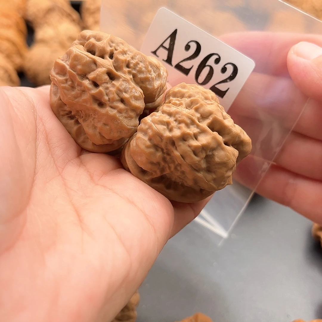 墨***.桃核把件蛙蛙精品39度41