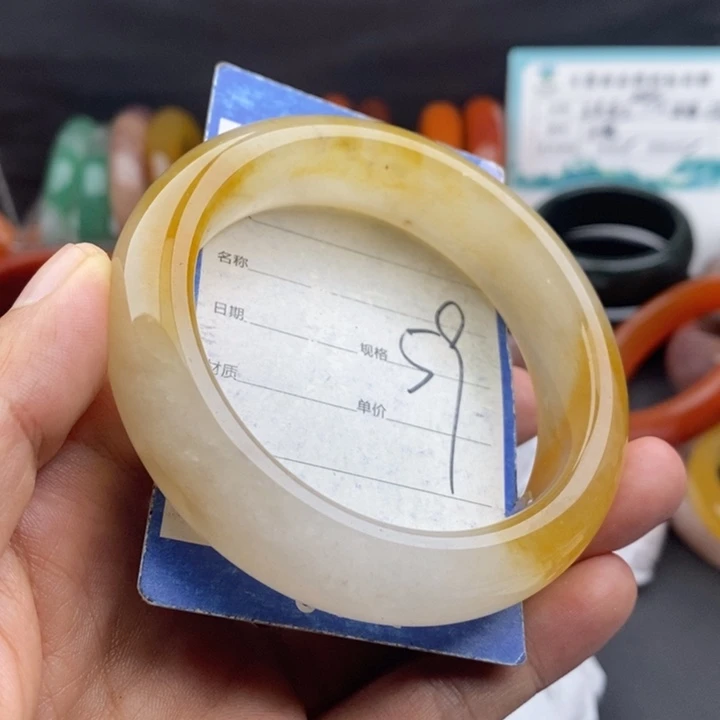 未镶嵌手镯石英质玉