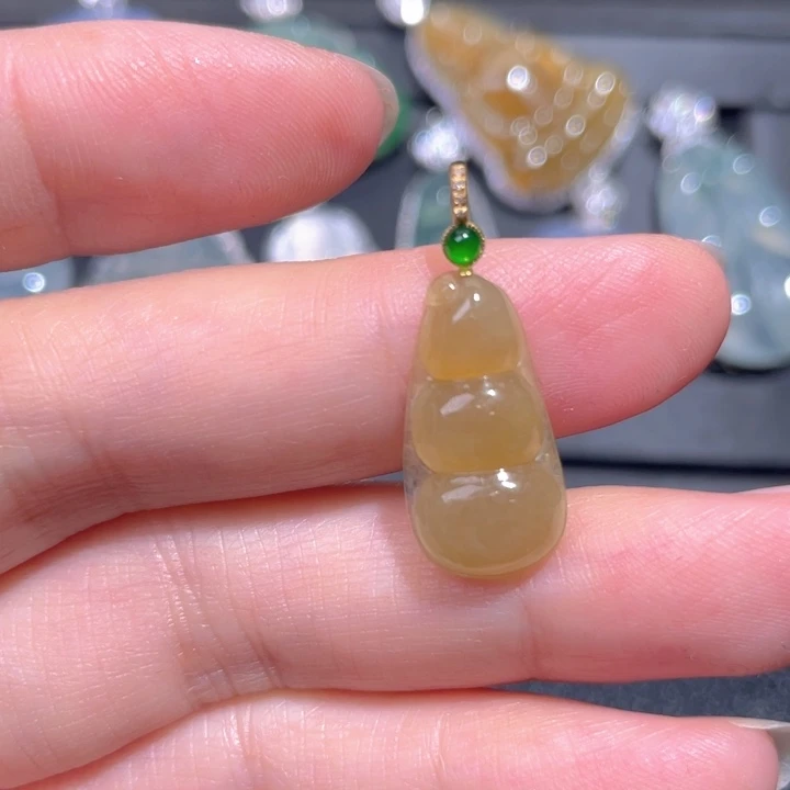 颈饰18K金镶嵌翡翠翡翠