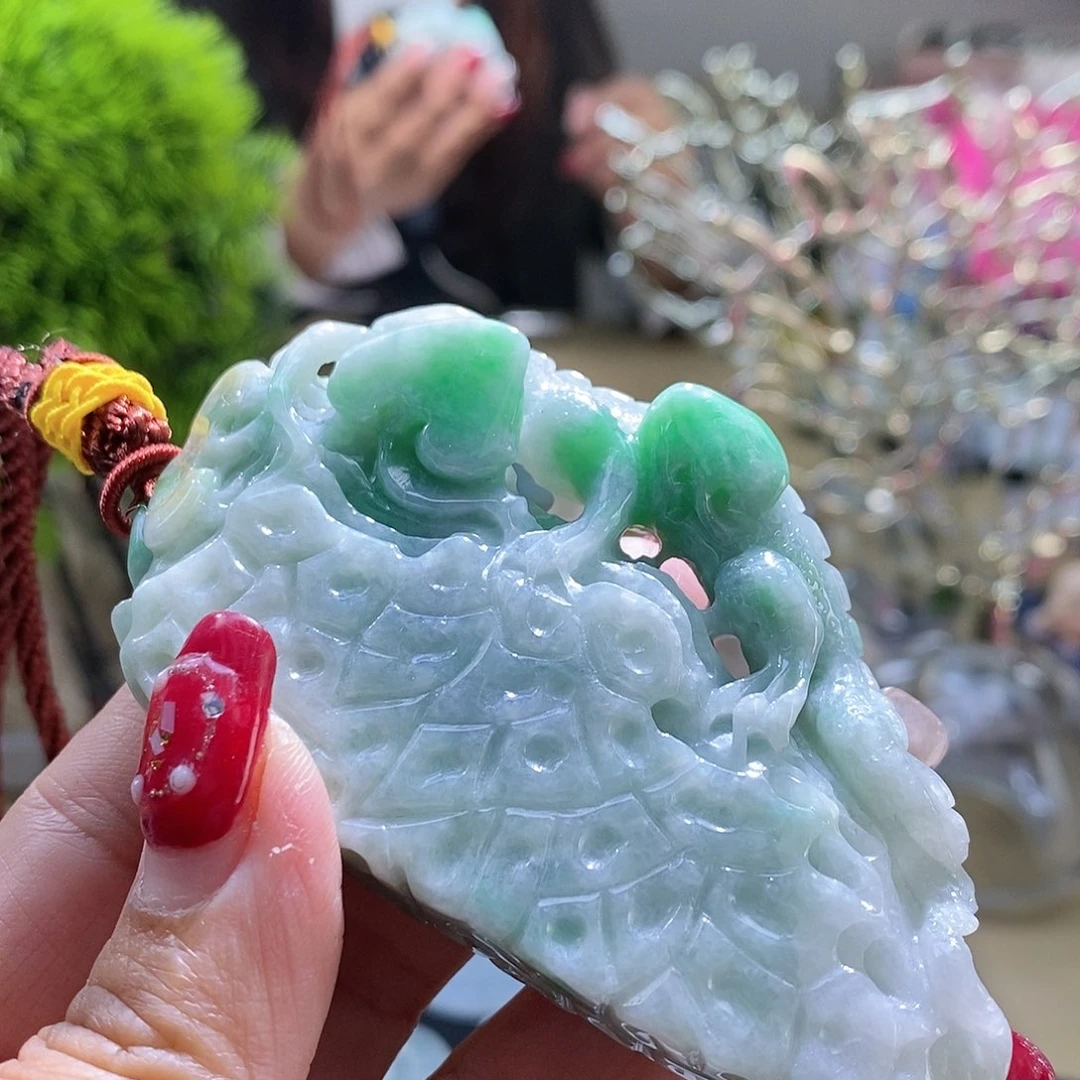 【闪购商品】翡翠颈饰未镶嵌蜥蜴
