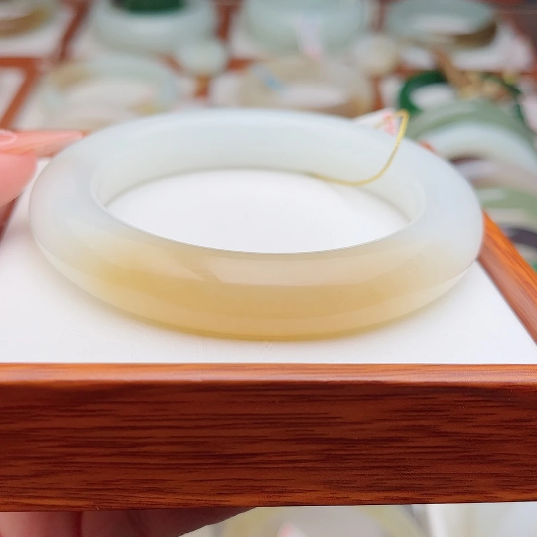 和田玉未镶嵌手镯60