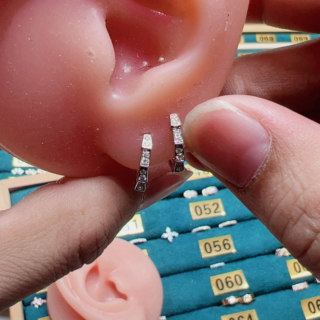 钻石耳饰18K金镶嵌L**?蛇耳扣10mmK白