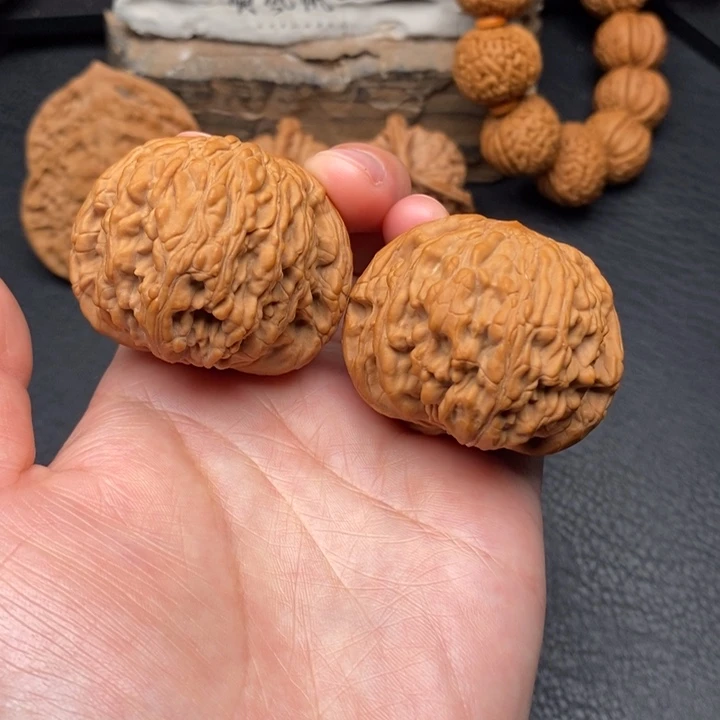 桃核把件尺寸43.5狮虎兽