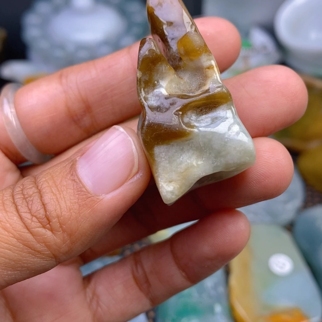 翡翠颈饰未镶嵌翡翠