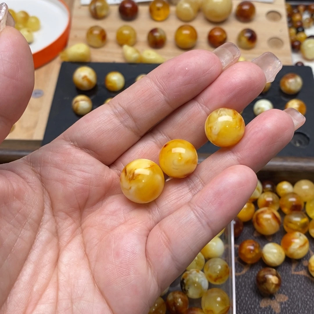 ***蜜蜡未镶嵌裸石蜜蜡