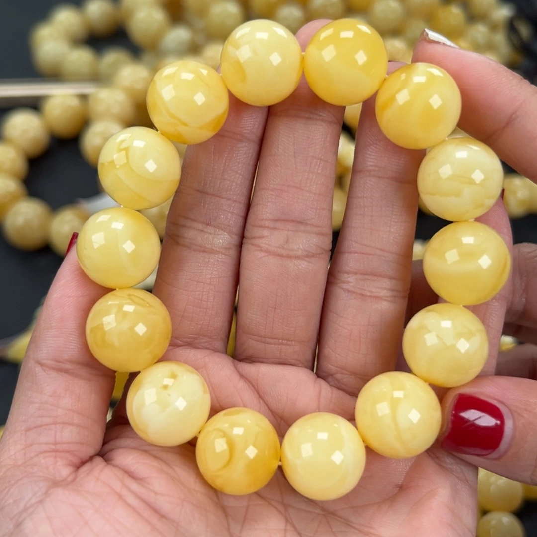 琥珀未镶嵌手链32.8克