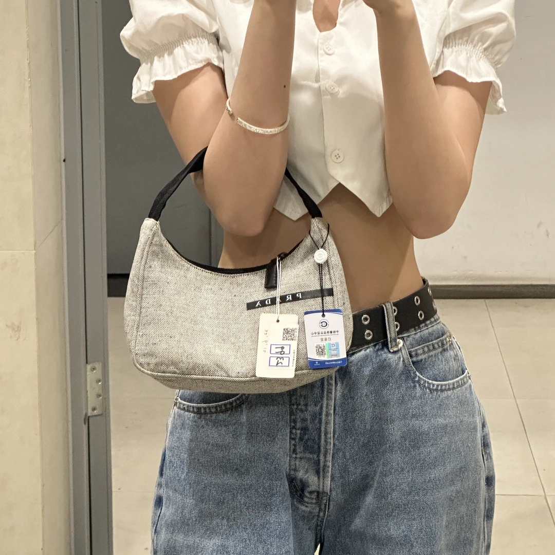 95新 Prada/普拉达 Prada 普拉达灰色hobo帆布手提包/4694816