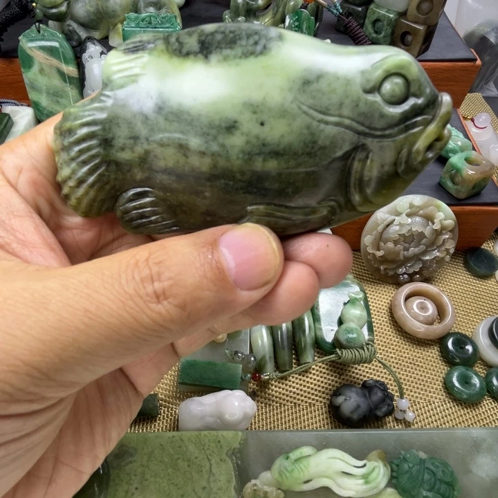 独山玉未镶嵌珠宝半成品