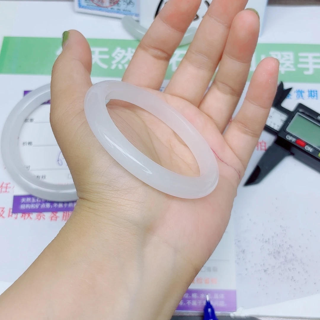 石英质玉手镯未镶嵌85/5556