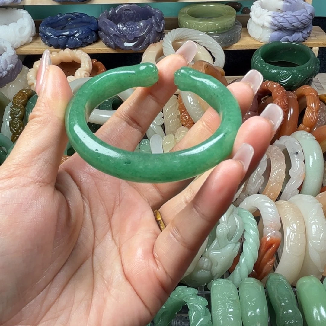 石英质玉未镶嵌雕花手镯