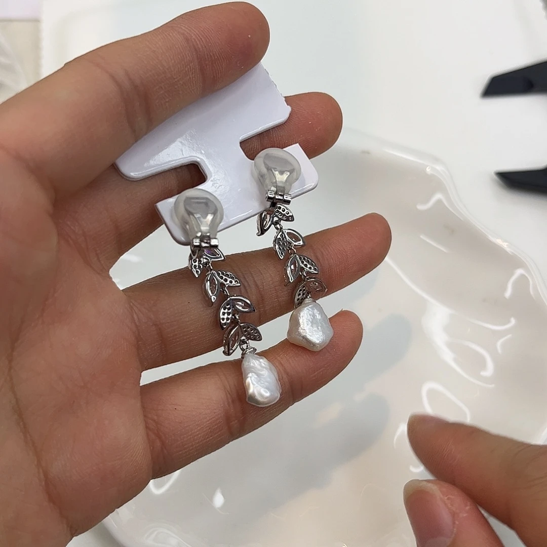 淡水珍珠合金耳饰