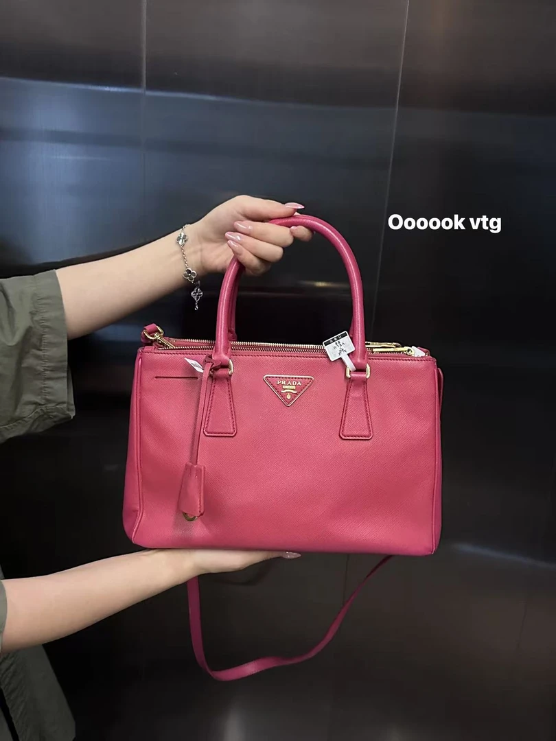 95新 Prada/普拉达 CS6692   prada普拉达  玫红色杀手小号