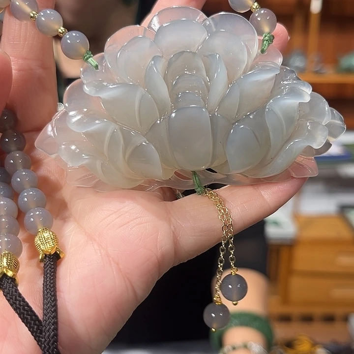 颈饰未镶嵌和田玉（糖玉）