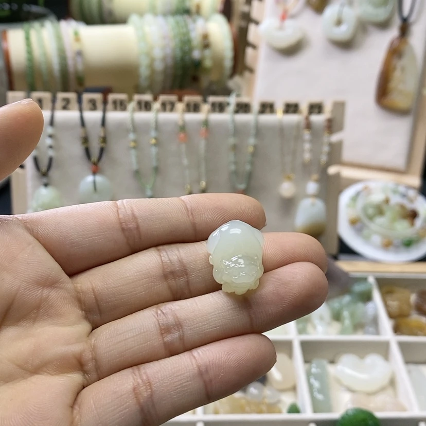 【闪购商品】和田玉未镶嵌颈饰禾*?