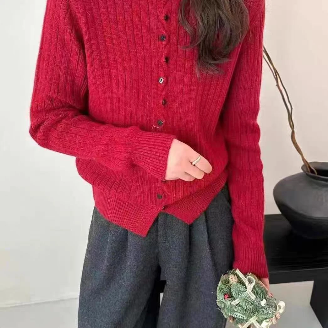 25-0112款，扣子左右错落对峙的，开衫毛衣，