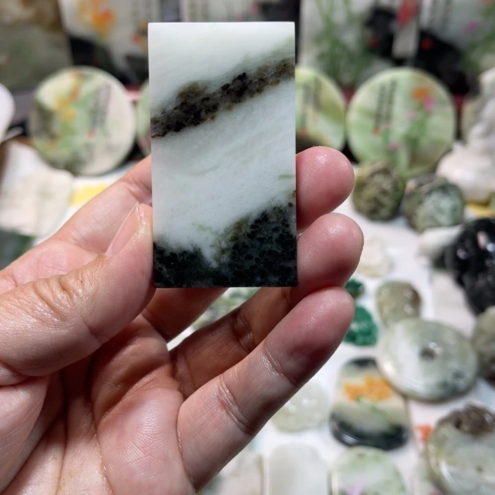 独山玉未镶嵌颈饰
