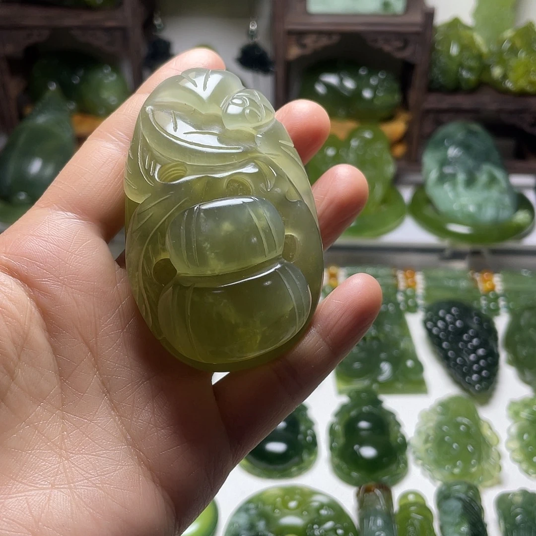 蛇纹石玉未镶嵌颈饰