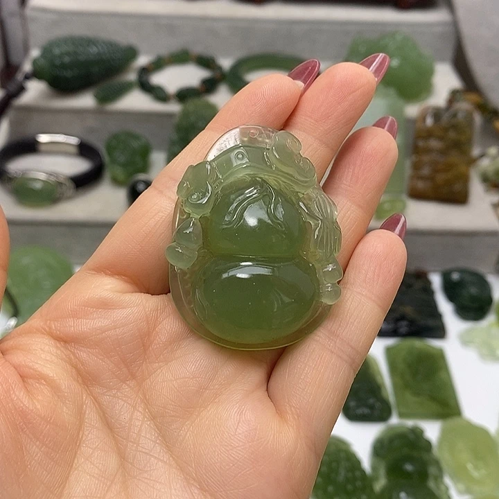 蛇纹石玉未镶嵌挂件