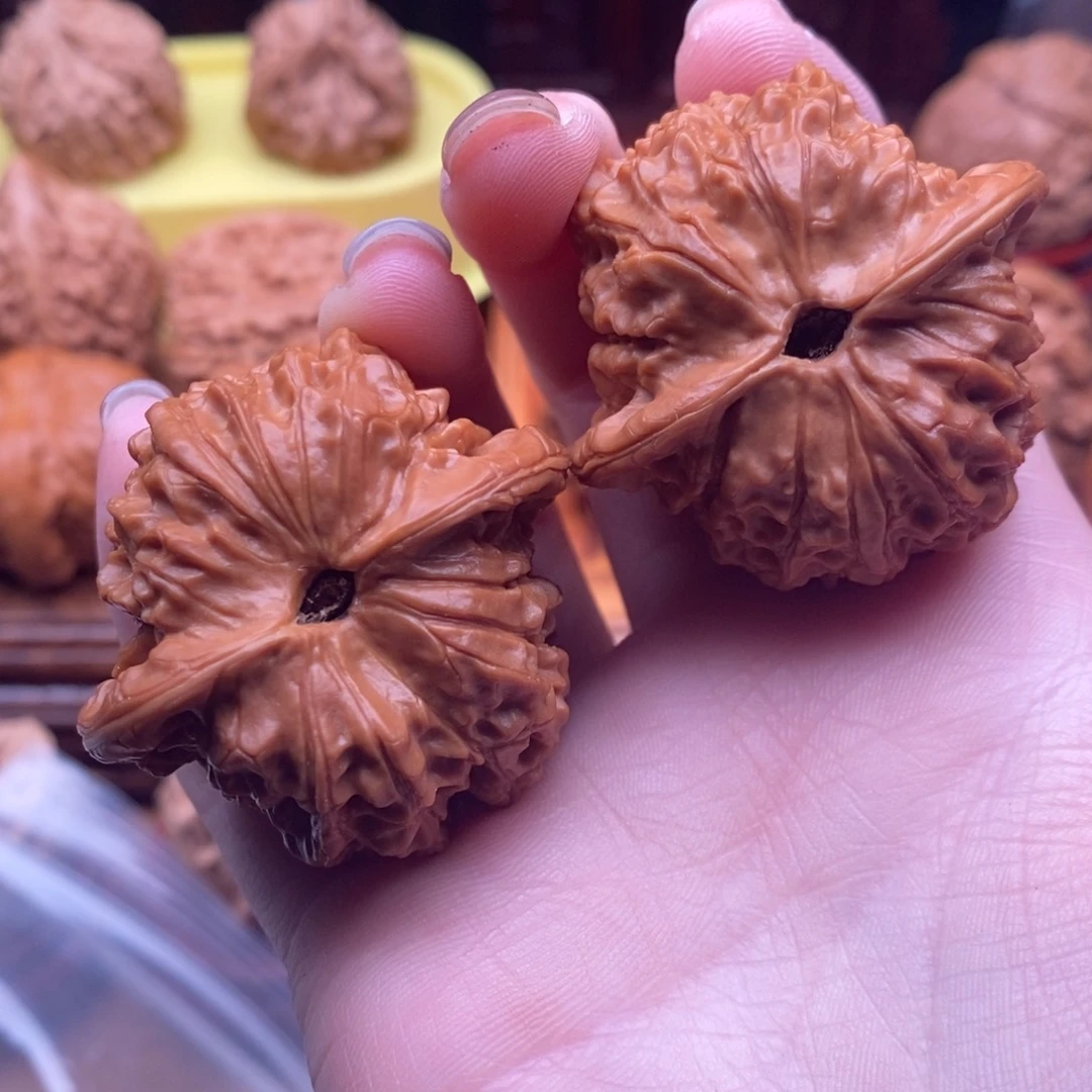 文玩核桃吊坠戏***血麒麟