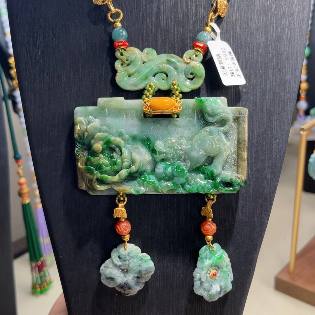 【闪购商品】翡翠吊坠(赠链)未镶嵌 狮子