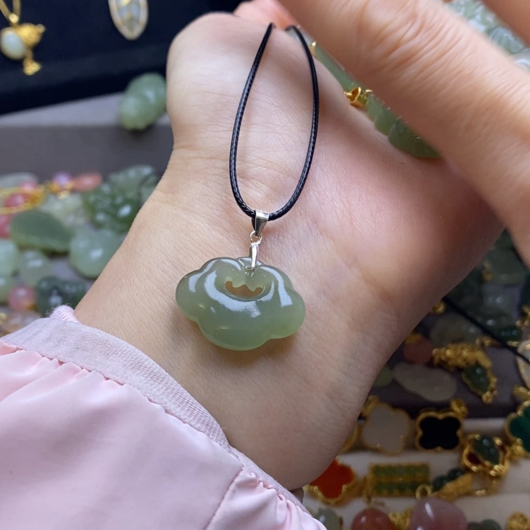 夕***^和田玉未镶嵌颈饰