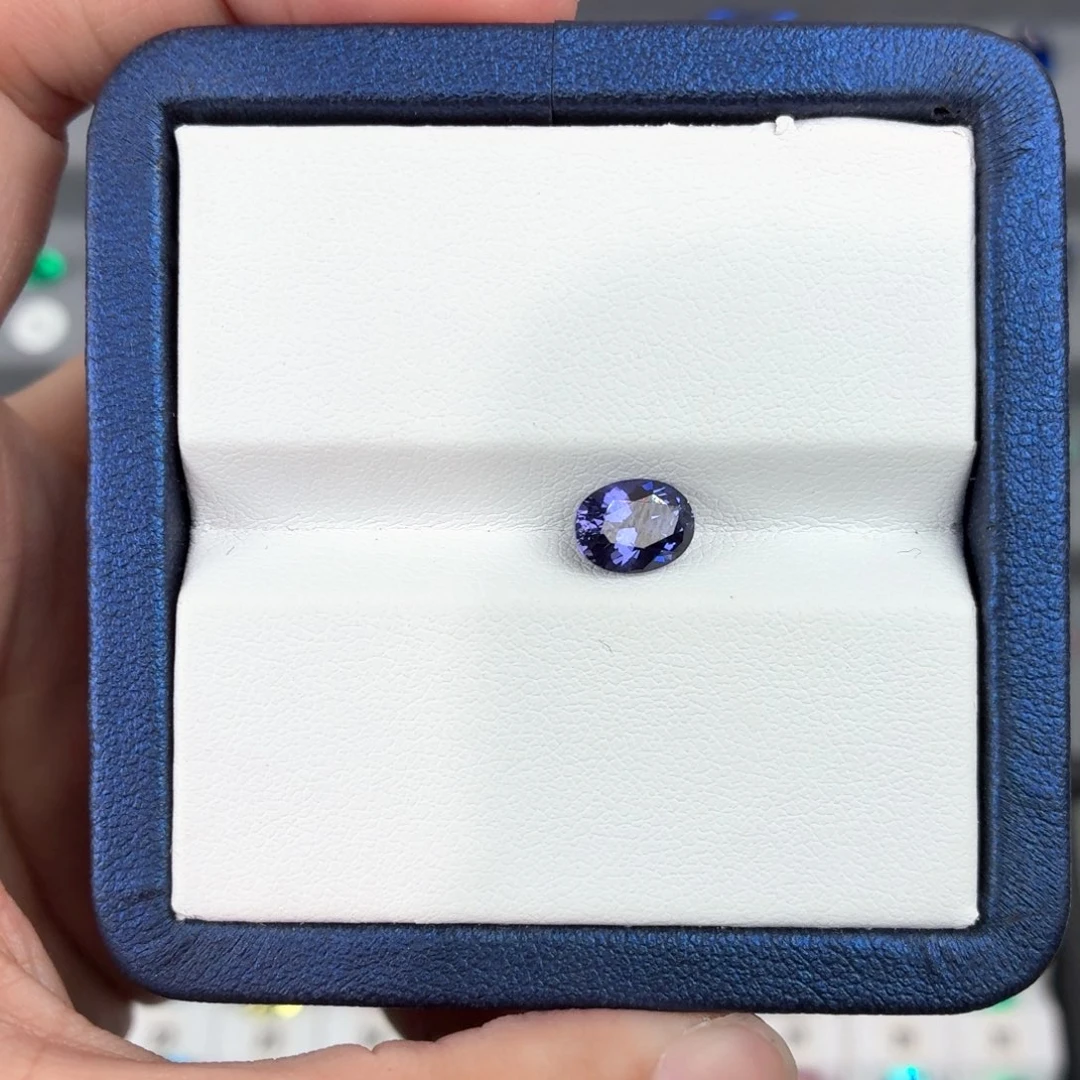 耿***耶合成（培育）蓝宝石裸石1.73ct