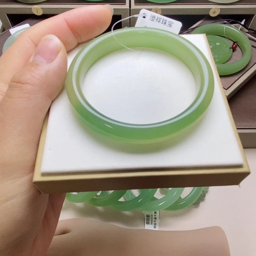 东陵石未镶嵌手镯