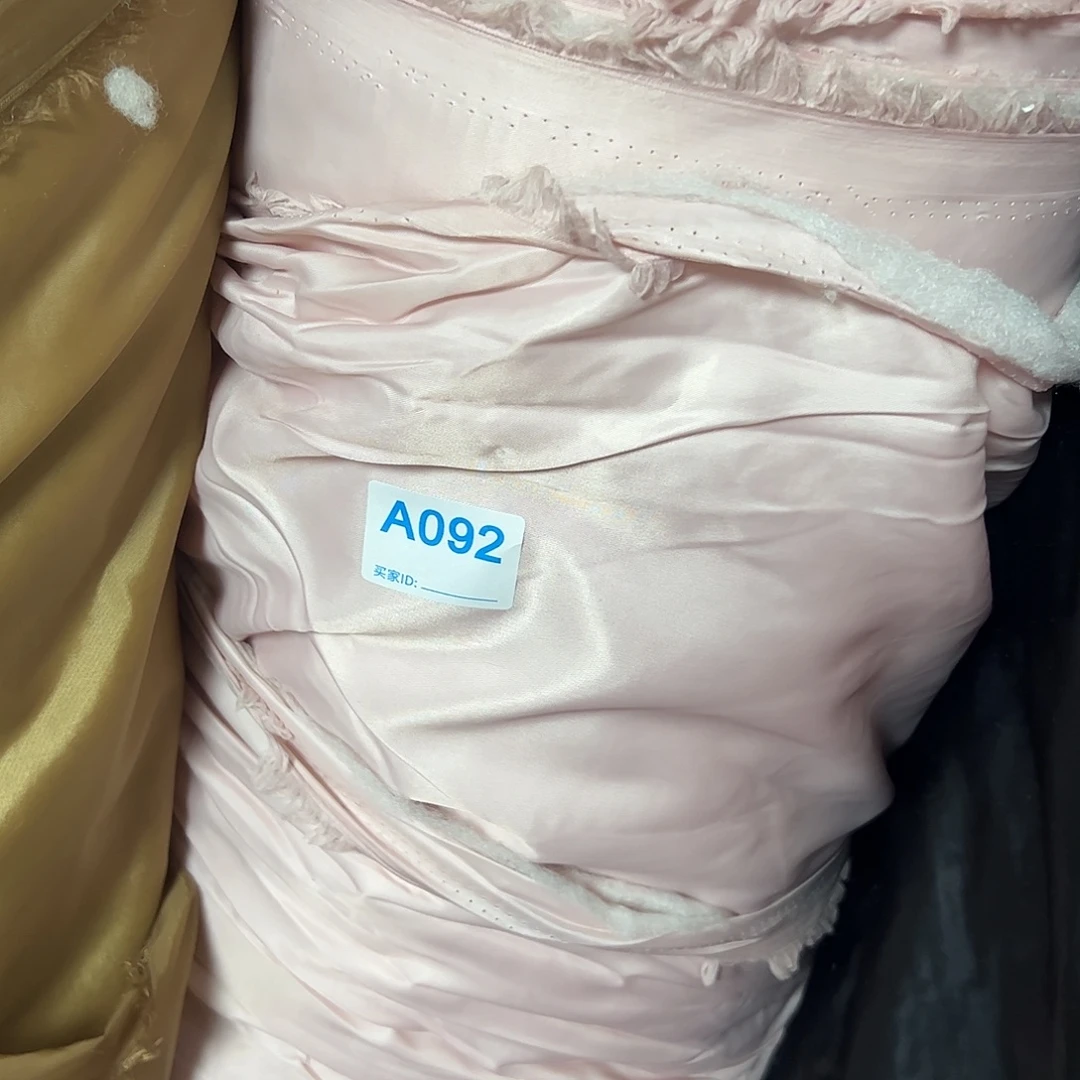 无纺布水粉色西装，内衬加冕¥9 ， 3米092