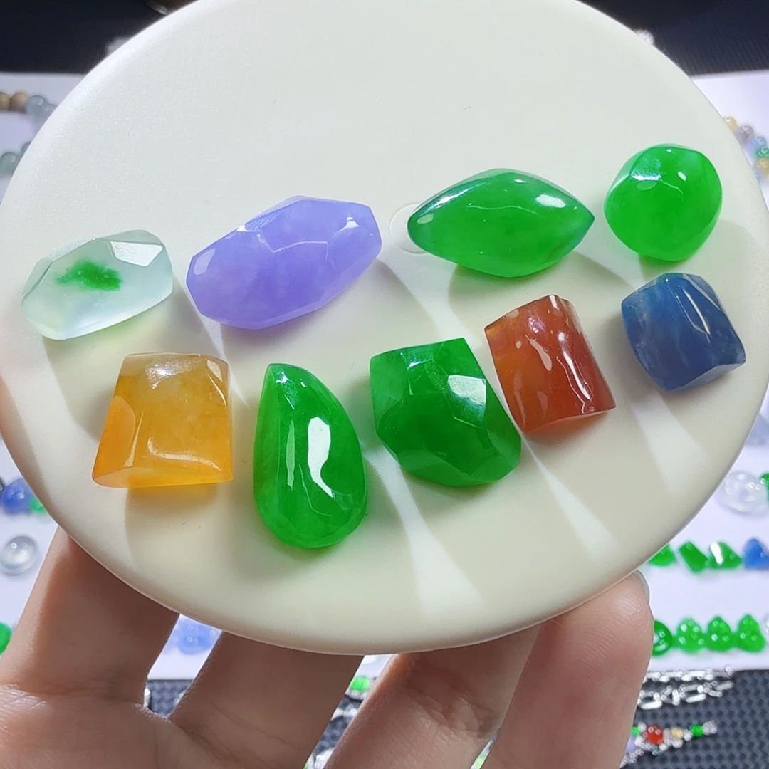 翡翠未镶嵌颈饰各个不同价任一发其一