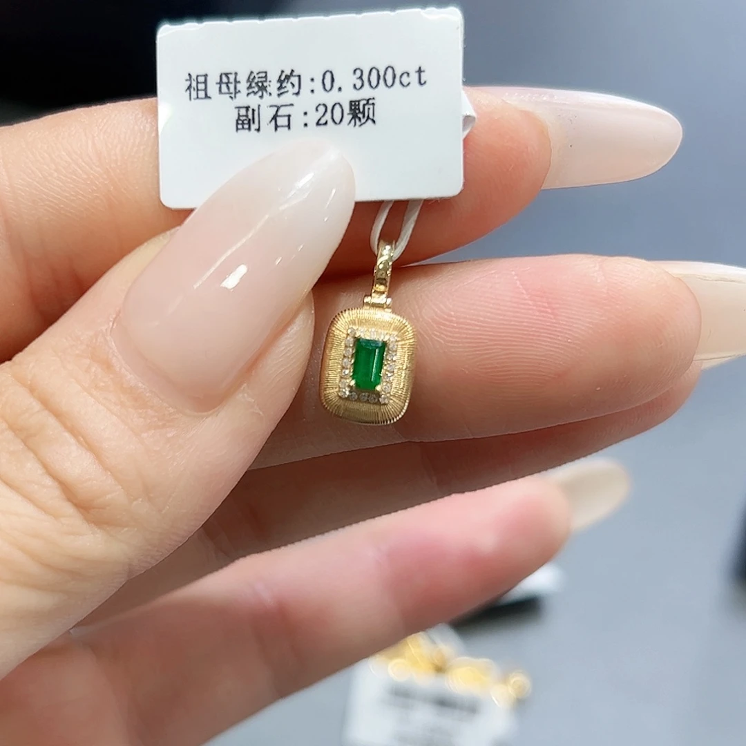 18K金镶嵌吊坠(不含链)祖母绿