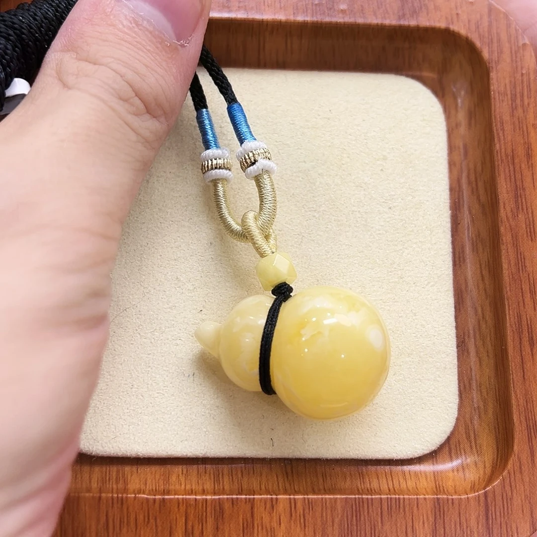 蜜蜡未镶嵌珠宝奇石