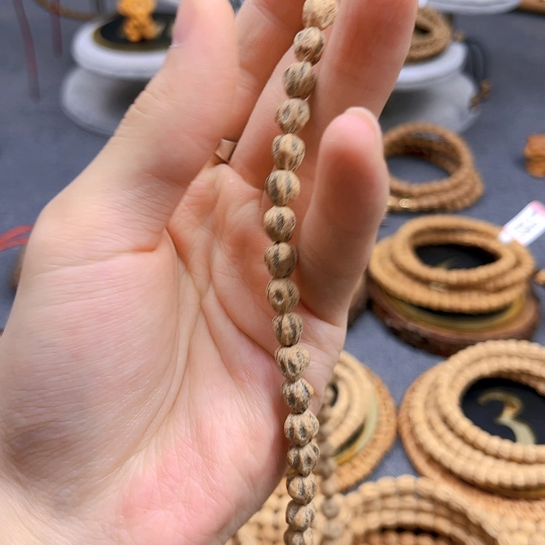 秦***画柏香籽/百香籽吊坠