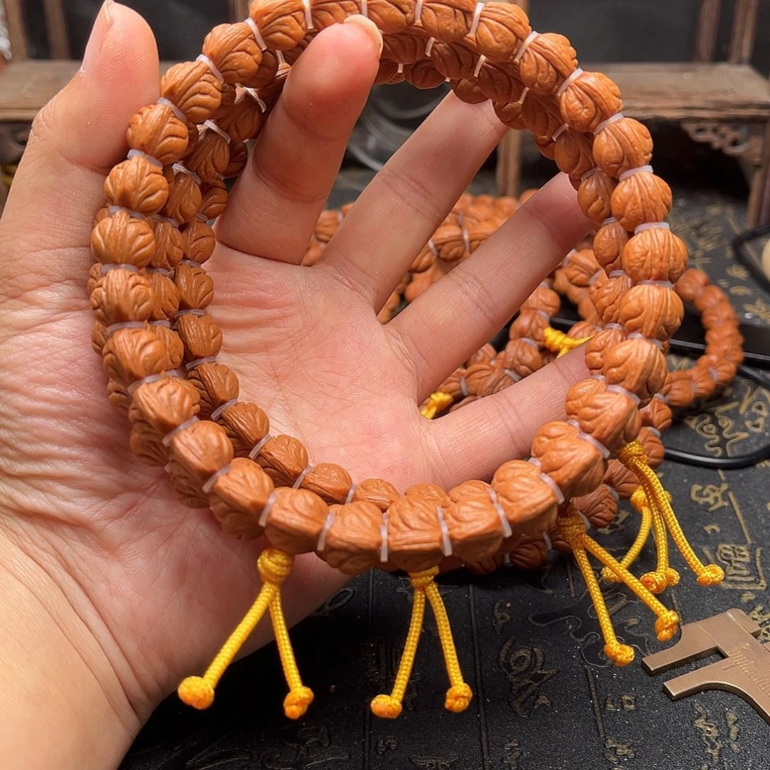 吊坠桃核玉龙手持