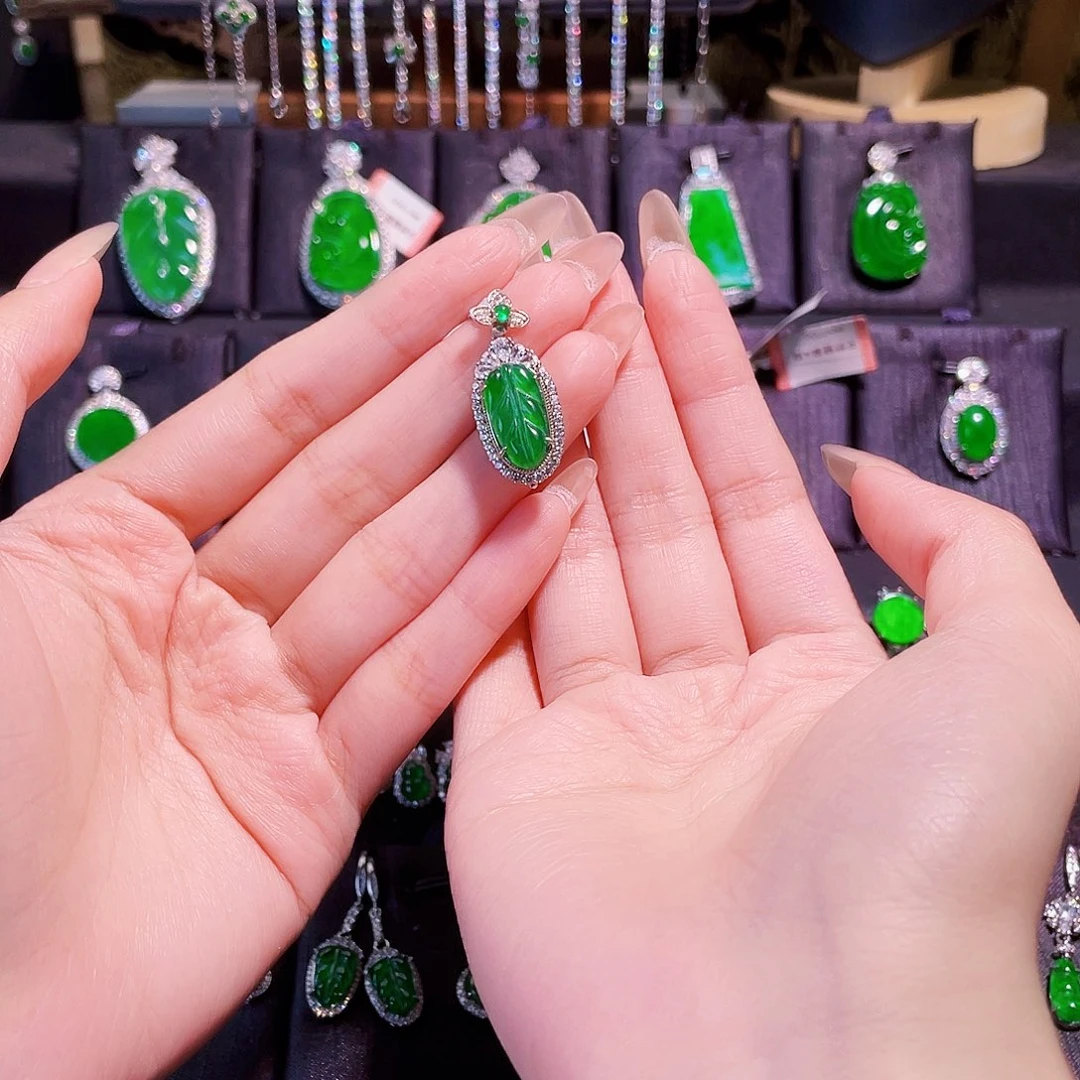 会***翡翠银S925镶嵌颈饰叶子