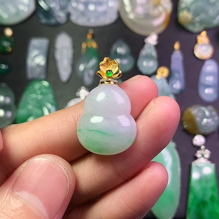 翡翠18K金镶嵌颈饰翡翠葫芦吊坠