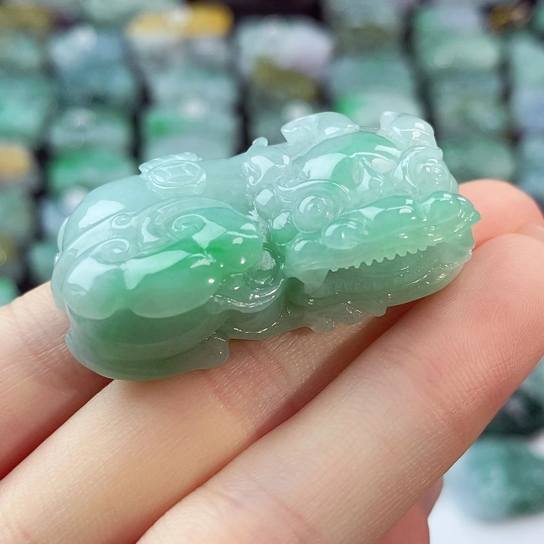 颈饰未镶嵌翡翠天然