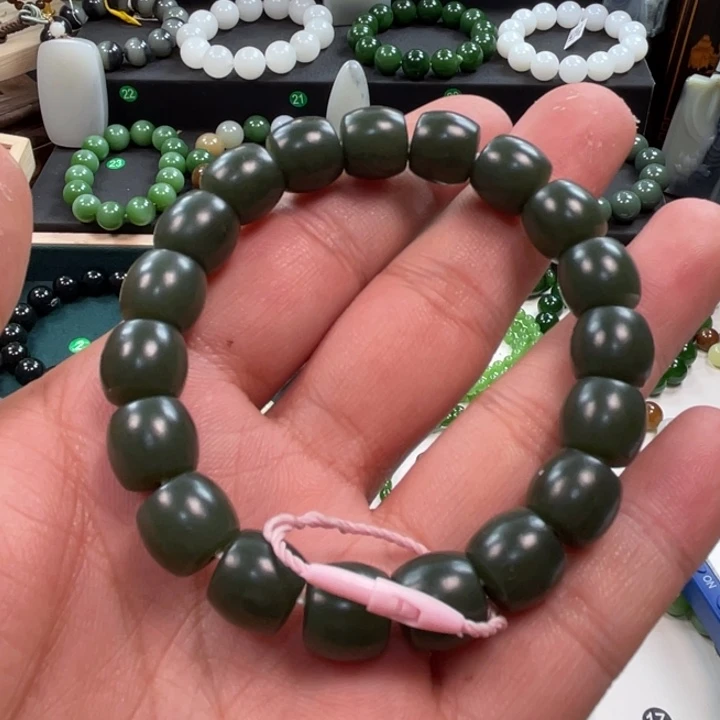 手串未镶嵌和田玉新疆沙枣青卡11柔光军绿直切