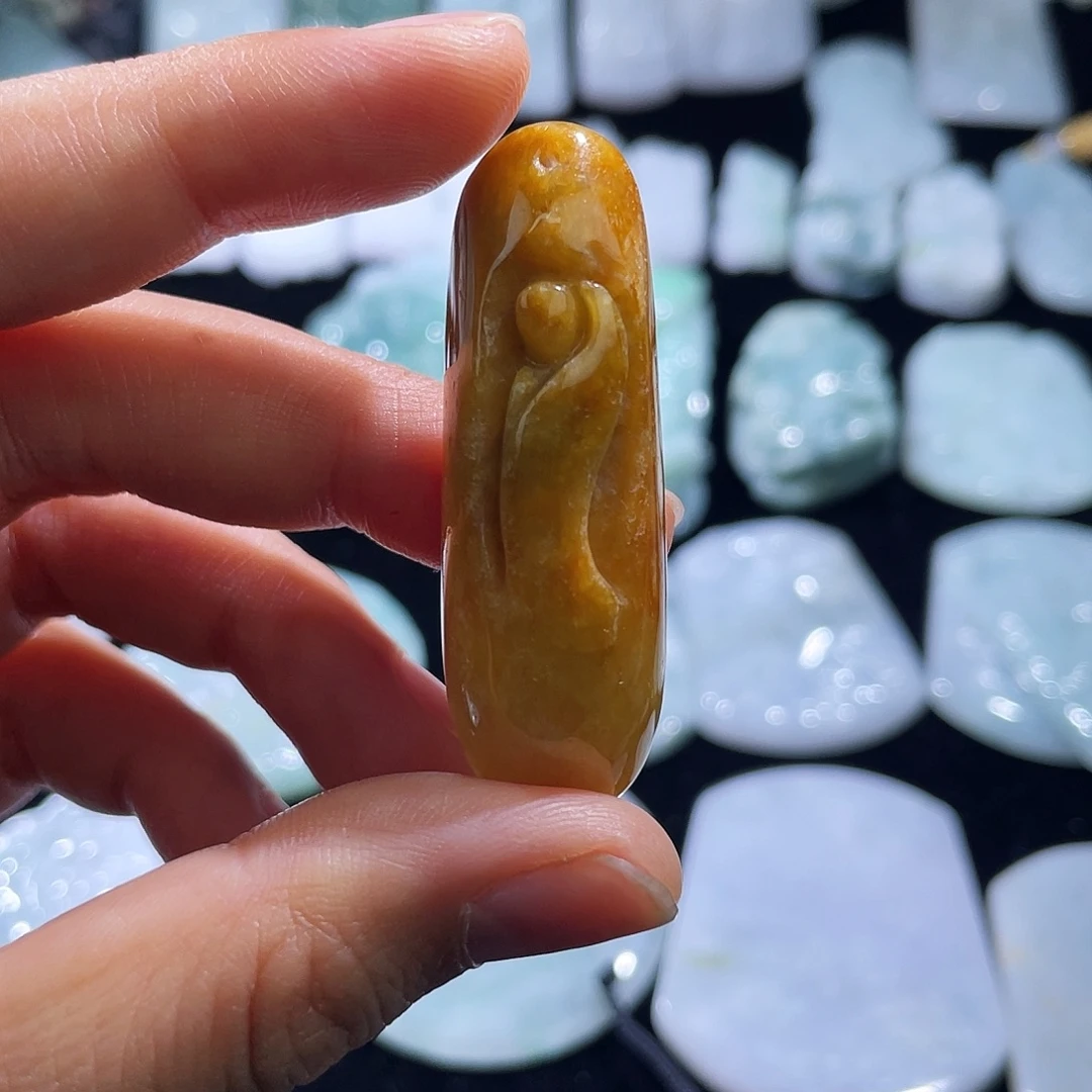 翡翠未镶嵌颈饰悟道
