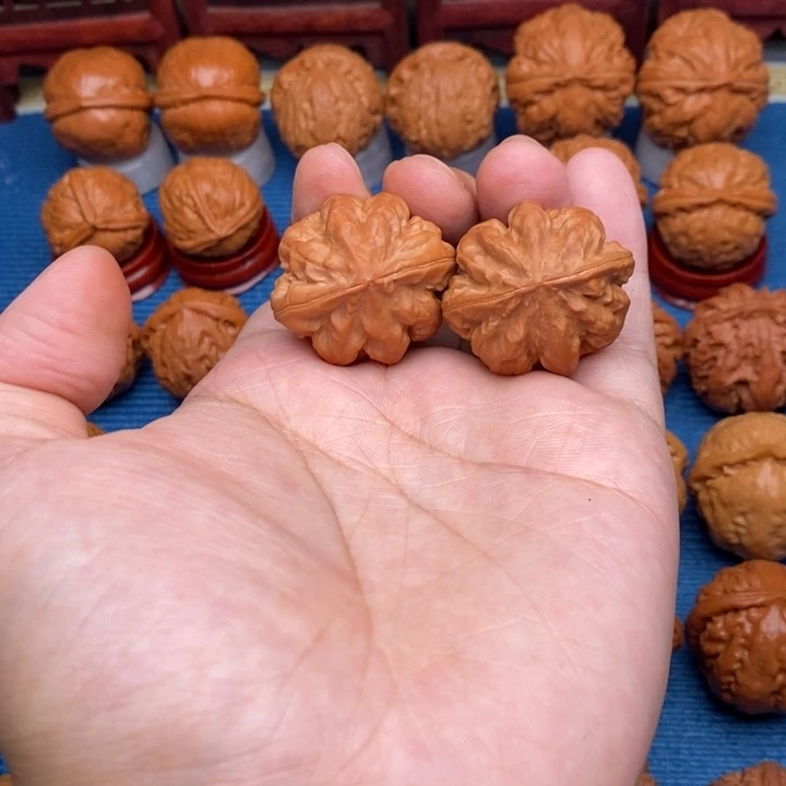 文玩核桃把件帝王龙