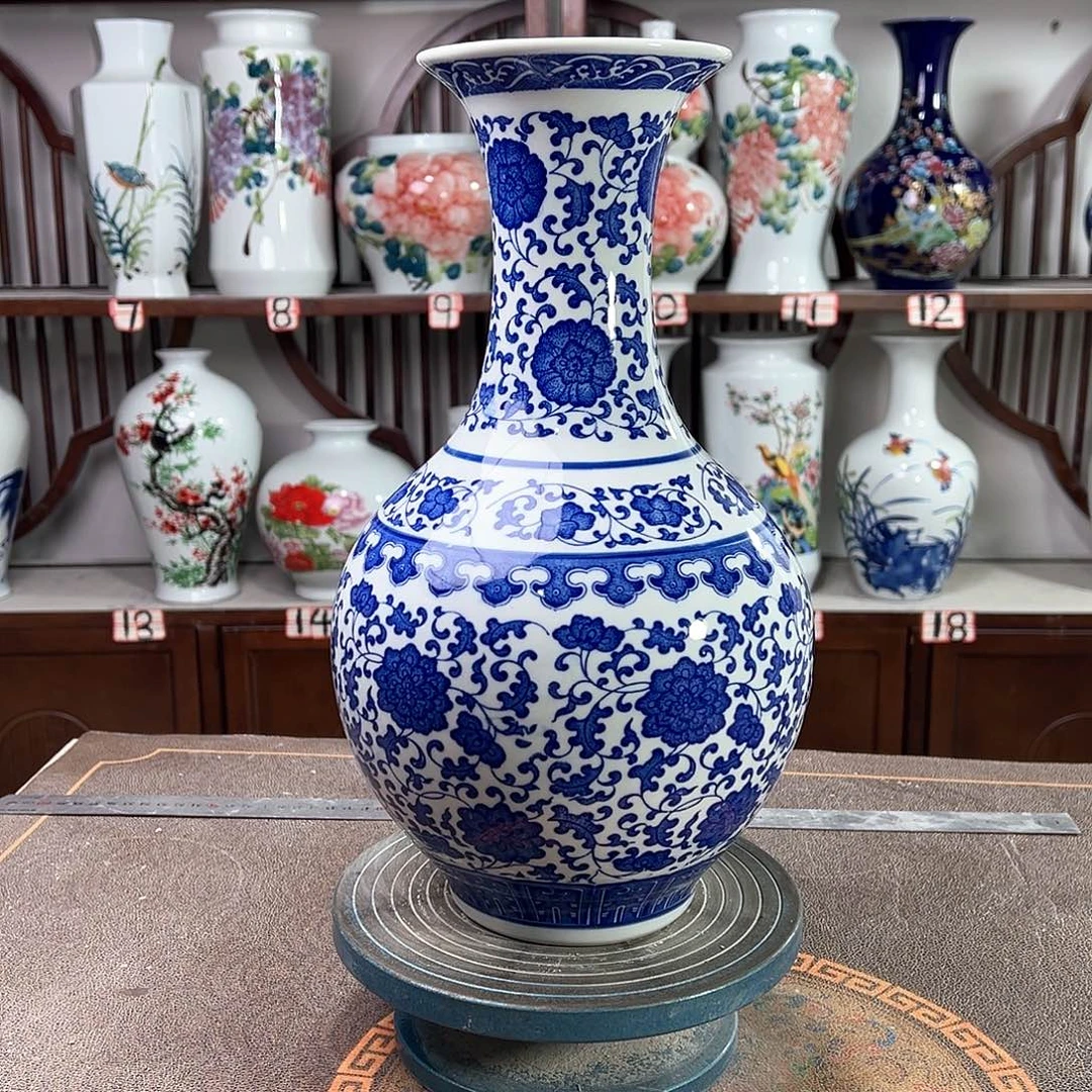 陶摆件景德镇陶瓷缠枝