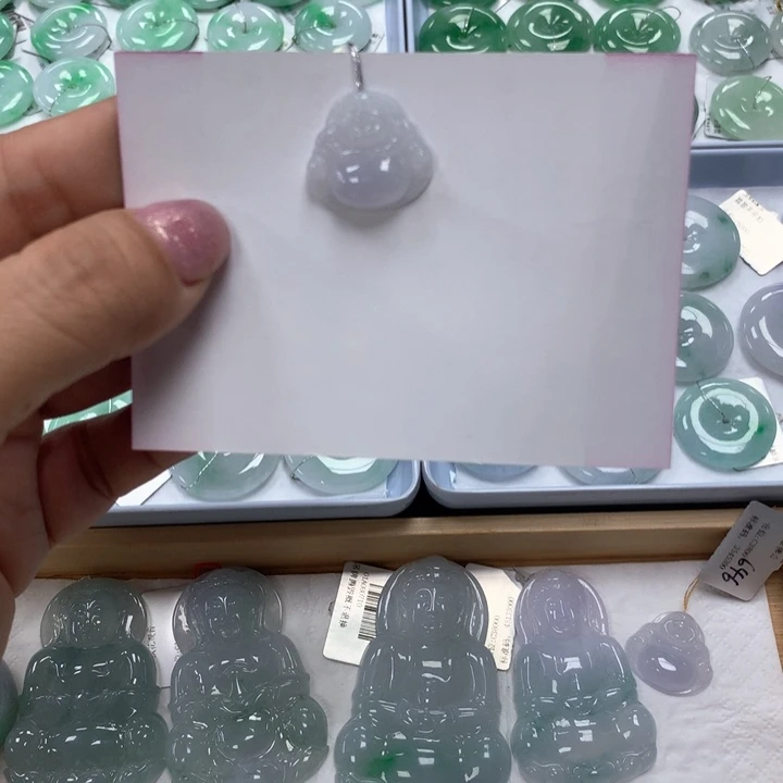 翡翠颈饰未镶嵌佛公