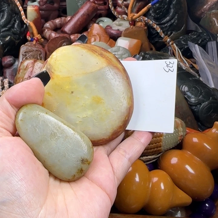 未镶嵌透闪石质玉珠宝奇石