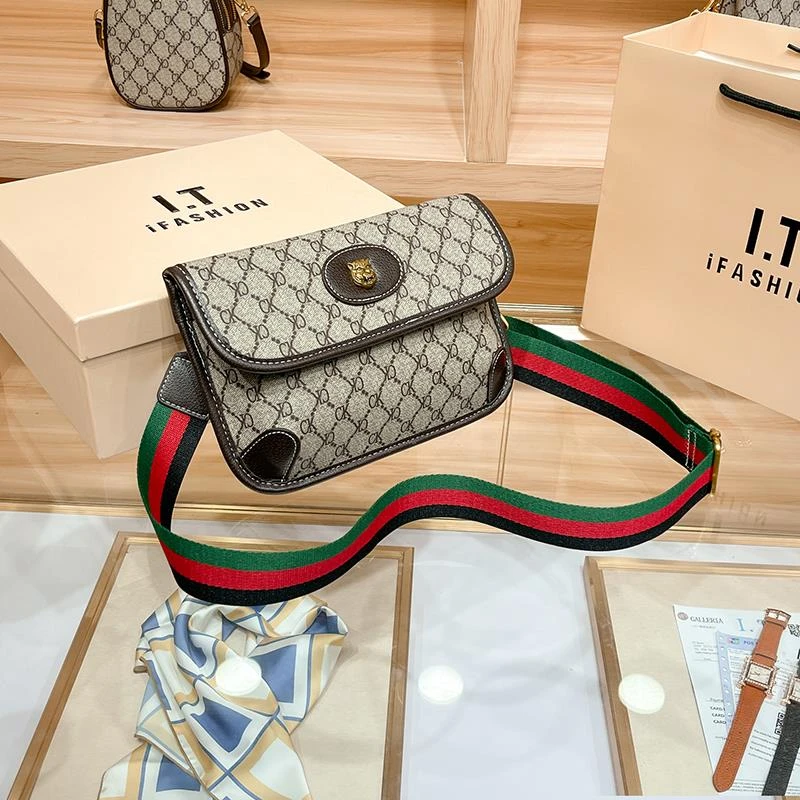 真皮虎头包包2025新款复古小包包斜挎秋冬老花腰包信封胸包女百搭