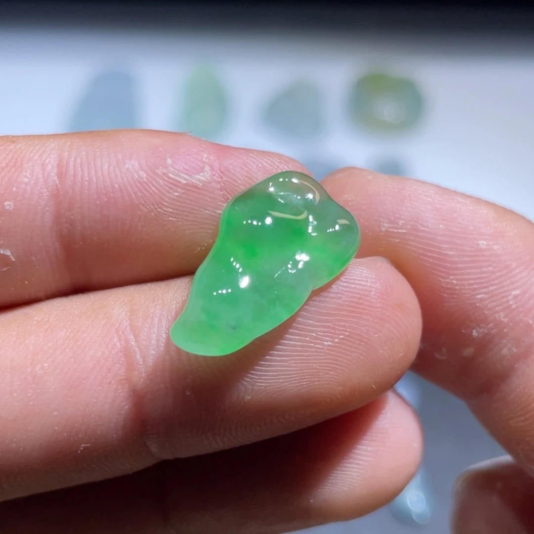 颈饰未镶嵌翡翠随形