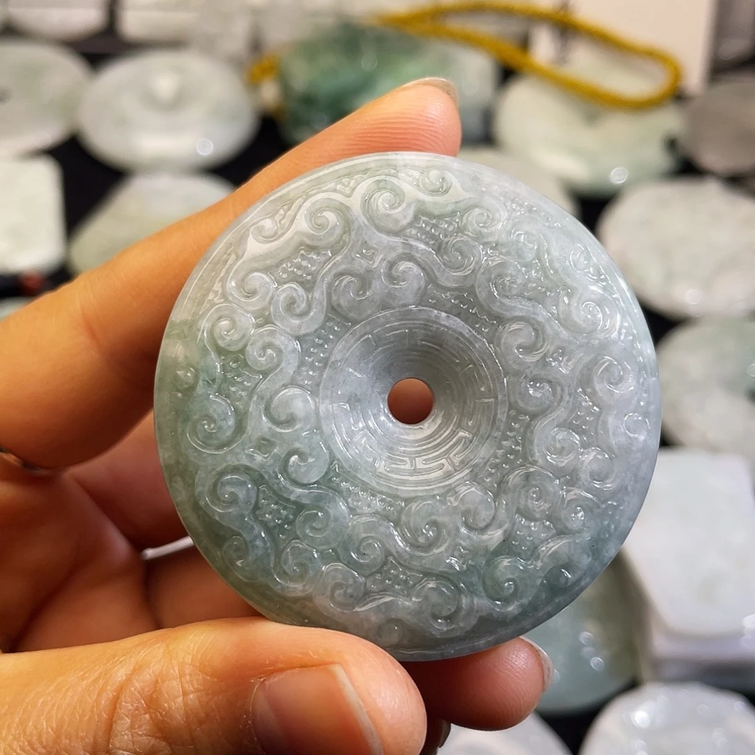 翡翠未镶嵌颈饰平安扣