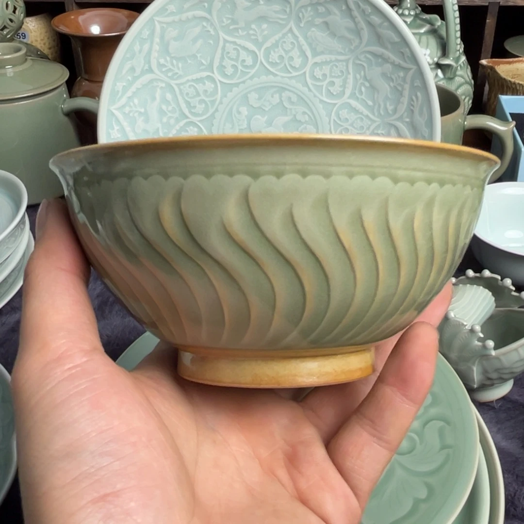 瓷内外双刻菊纹碗特价