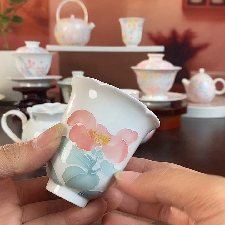 山茶花品茗杯手绘釉下高温