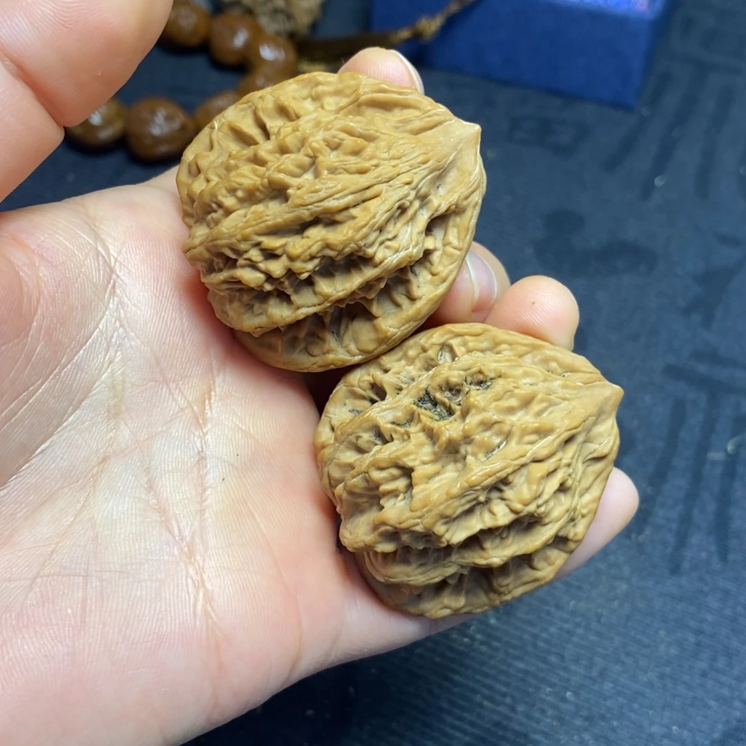 文玩核桃吊坠虎头40